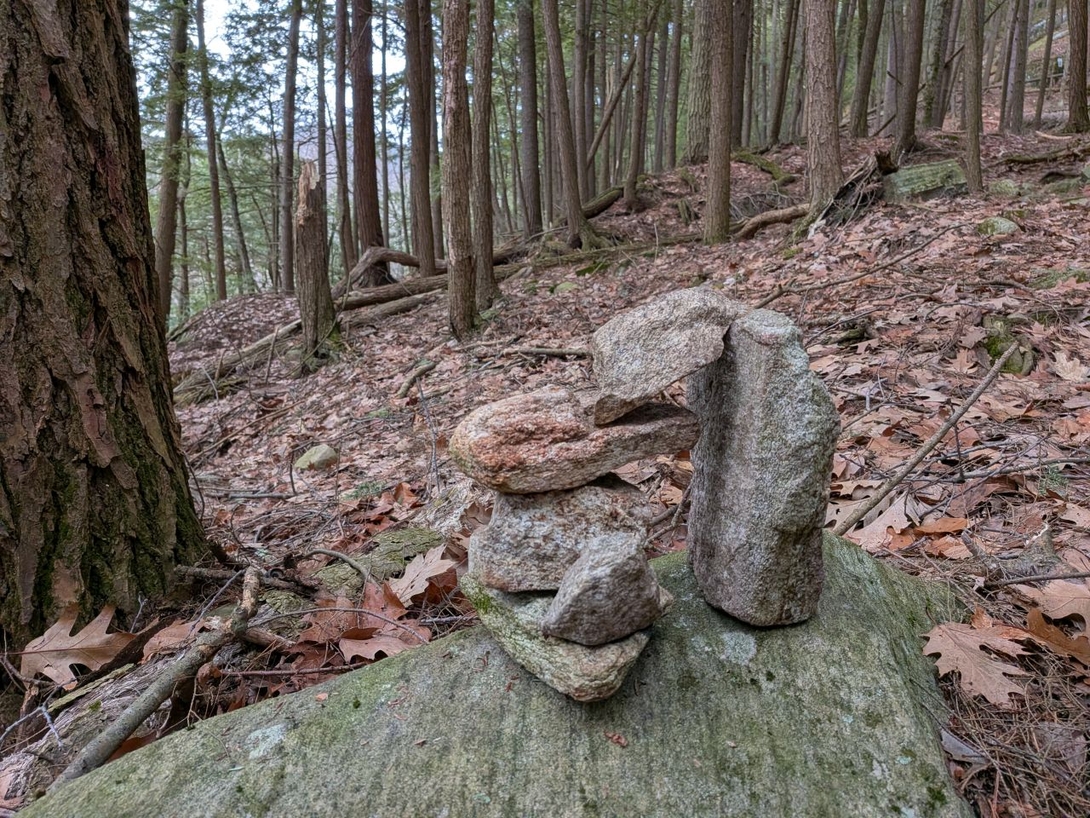 Cairn marking the right way